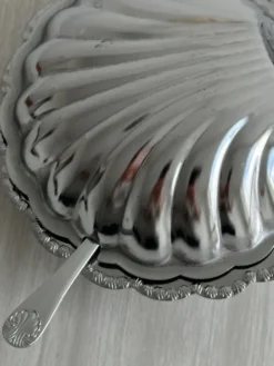 Beurrier coquillage en métal argenté