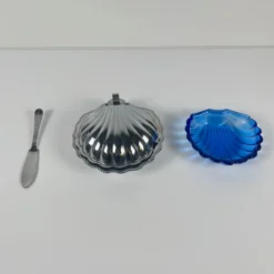 Beurrier coquillage en métal et insert bleu, 1970 avec couteau