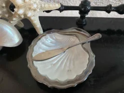 Beurrier coquillage et son couteau en métal argenté
