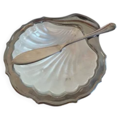 Beurrier coquillage et son couteau en métal argenté