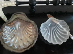 Beurrier coquillage et son couteau en métal argenté
