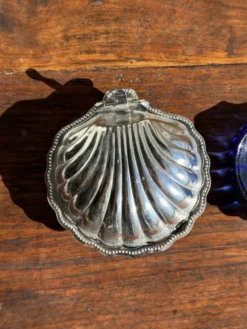 Beurrier coquille vintage en métal argenté coupelle bleue