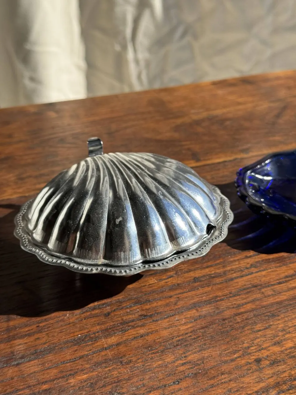 Beurrier coquille vintage en métal argenté coupelle bleue