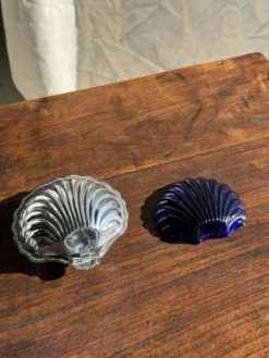 Beurrier coquille vintage en métal argenté coupelle bleue