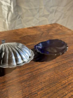 Beurrier coquille vintage en métal argenté coupelle bleue