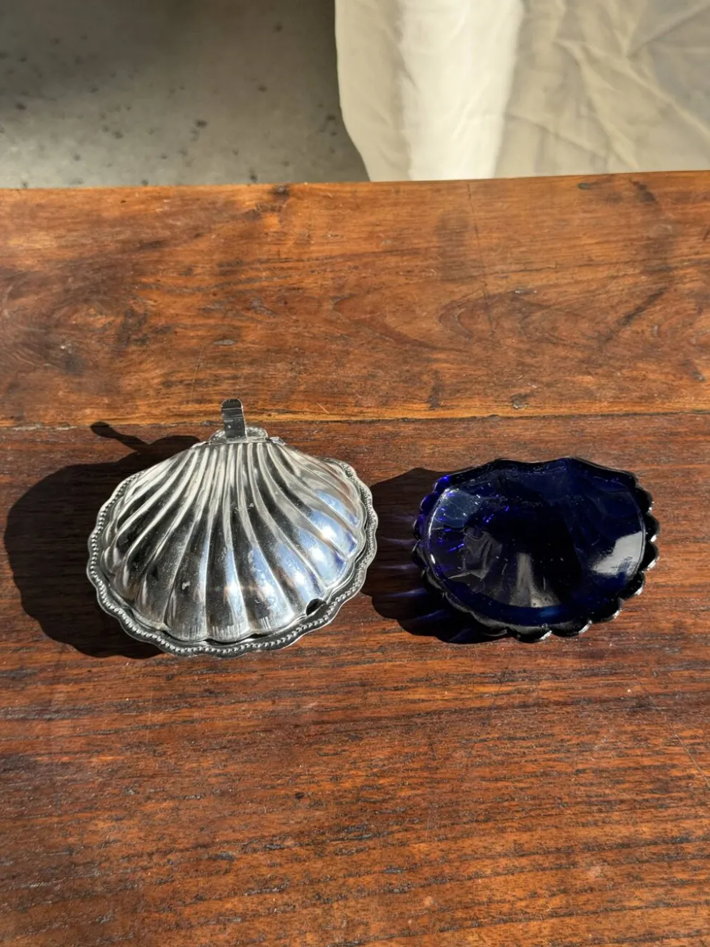 Beurrier coquille vintage en métal argenté coupelle bleue