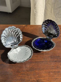Beurrier coquille vintage en métal argenté coupelle bleue
