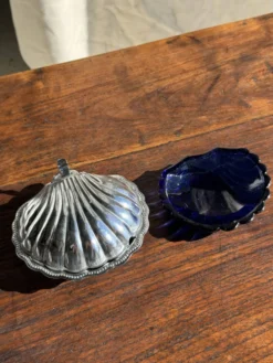 Beurrier coquille vintage en métal argenté coupelle bleue