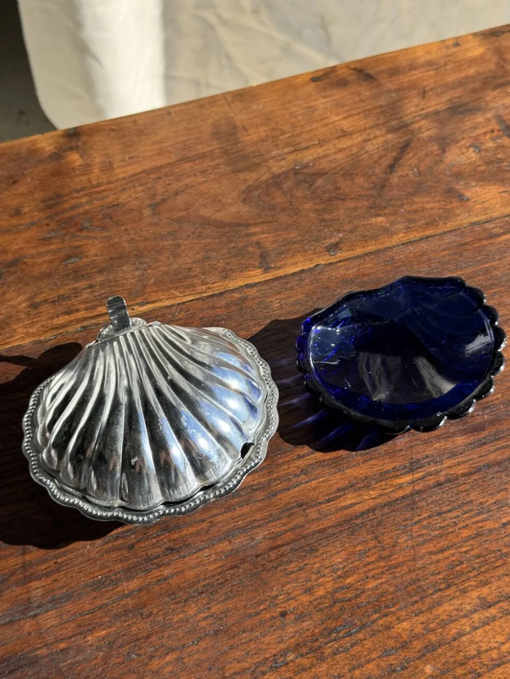 Beurrier coquille vintage en métal argenté coupelle bleue