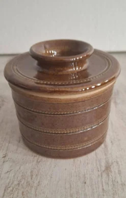 Beurrier à eau en grès