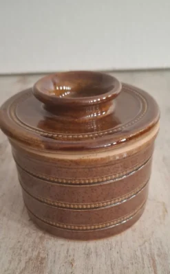 Beurrier à eau en grès