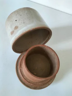 Beurrier à eau en grès artisanal