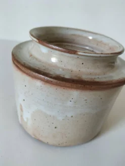 Beurrier à eau en grès artisanal