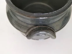 Beurrier à eau en grès artisanal émaillé gris-bleu