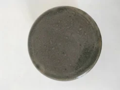Beurrier à eau en grès artisanal émaillé gris-bleu