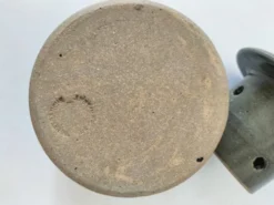 Beurrier à eau en grès artisanal émaillé gris-bleu