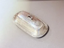 Beurrier en argent antique avec couvercle en dôme, beurrier anglais vintage couvert