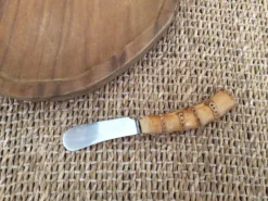 Beurrier en bois et son couteau