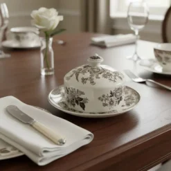 Beurrier en céramique blanc et marron avec des faisans Wedgwood