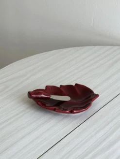 Beurrier en céramique bordeaux et son couteau