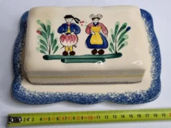 Beurrier en Faïence de Quimper, motif traditionnel, 19 cm