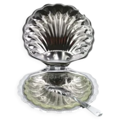 Beurrier en forme de coquillage en métal argenté et verre avec son couteau