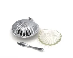 Beurrier en forme de coquillage en métal argenté et verre avec son couteau