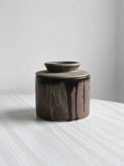 Beurrier en grès, poterie artisanale