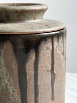 Beurrier en grès, poterie artisanale