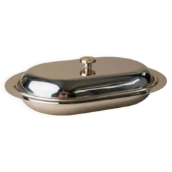 Beurrier en métal argenté avec couvercle, vintage italien des années 1970 en acier inoxydable, détail de bouton doré.