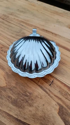 Beurrier en métal argenté et verre bleu