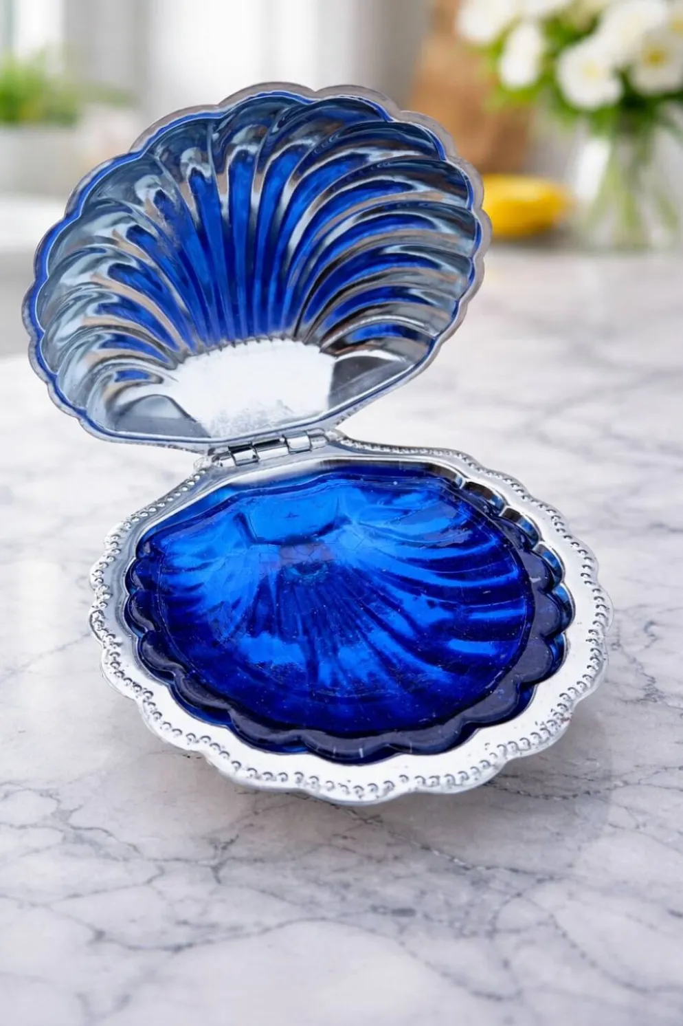Beurrier en métal argenté et verre bleu