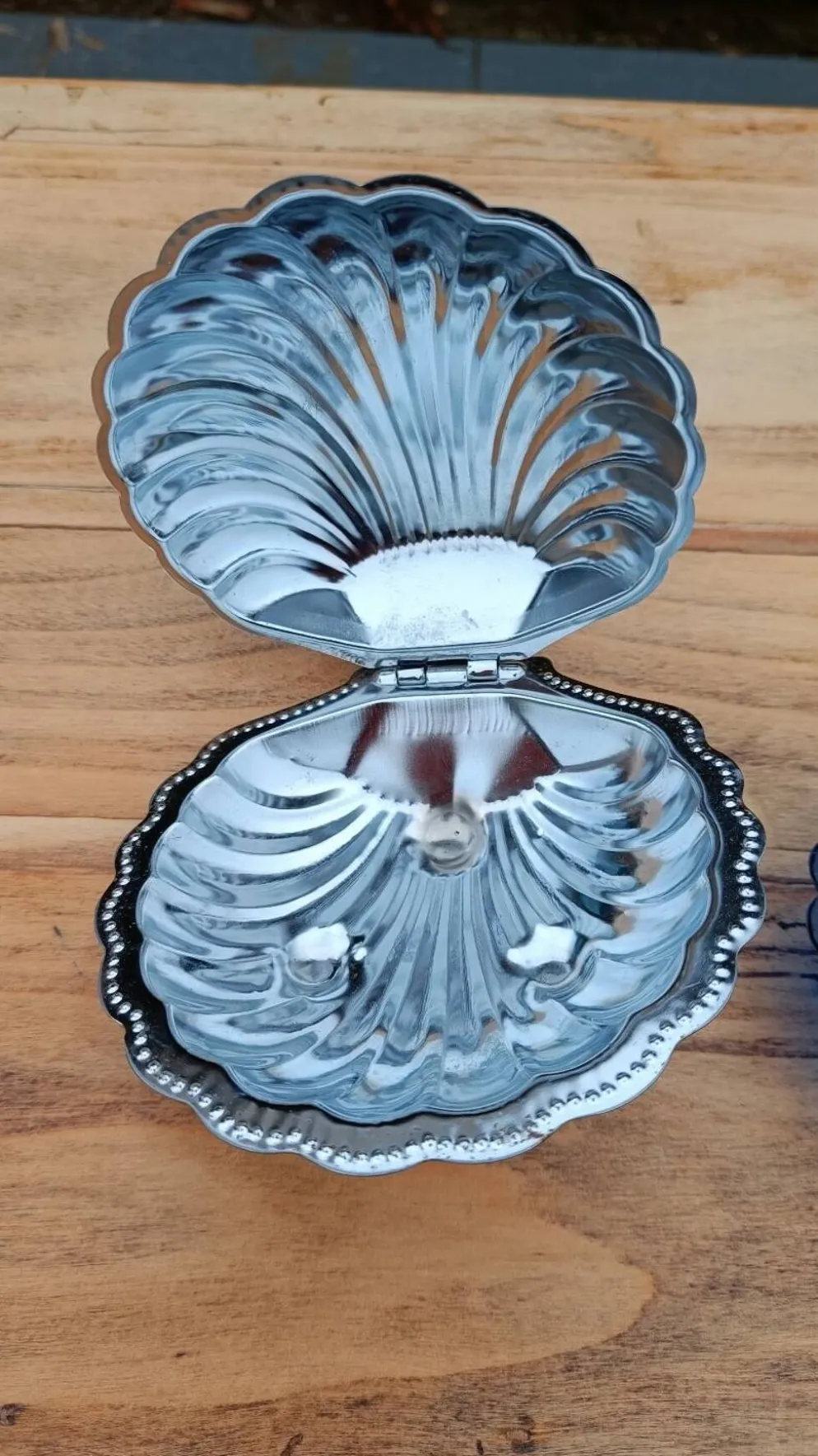 Beurrier en métal argenté et verre bleu