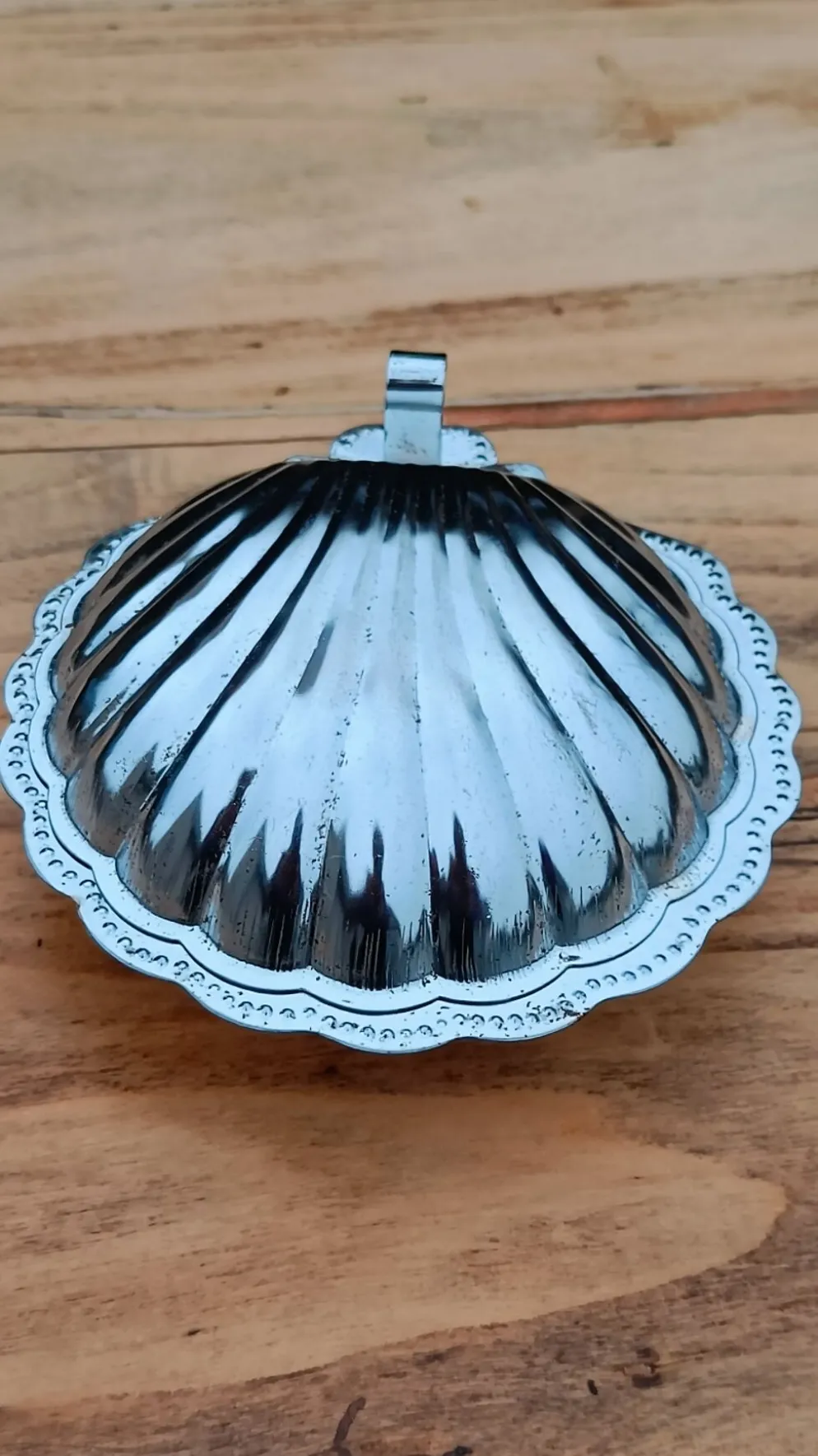 Beurrier en métal argenté et verre bleu