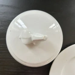 Beurrier en porcelaine