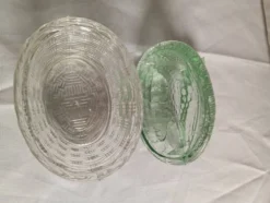 Beurrier en verre figurant une poule