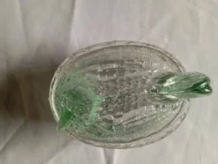Beurrier en verre figurant une poule