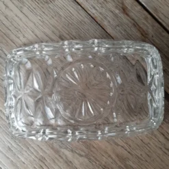 Beurrier en verre moulé