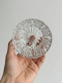 Beurrier en verre taillé et métal