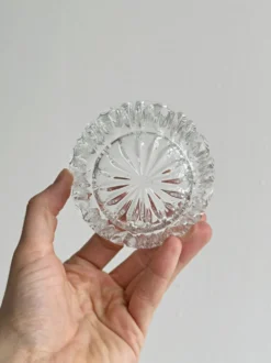Beurrier en verre taillé et métal