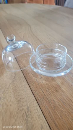 Beurrier en verre transparent, avec cloche