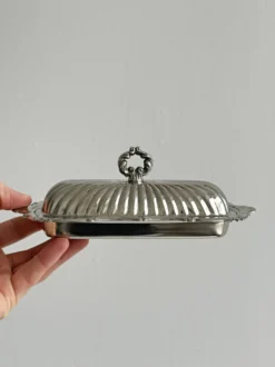 Beurrier inox brillant avec couvercle