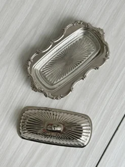 Beurrier inox brillant avec couvercle