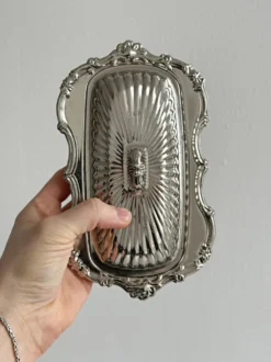 Beurrier inox brillant avec couvercle