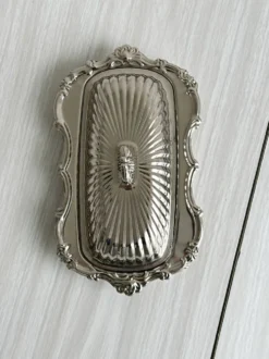 Beurrier inox brillant avec couvercle