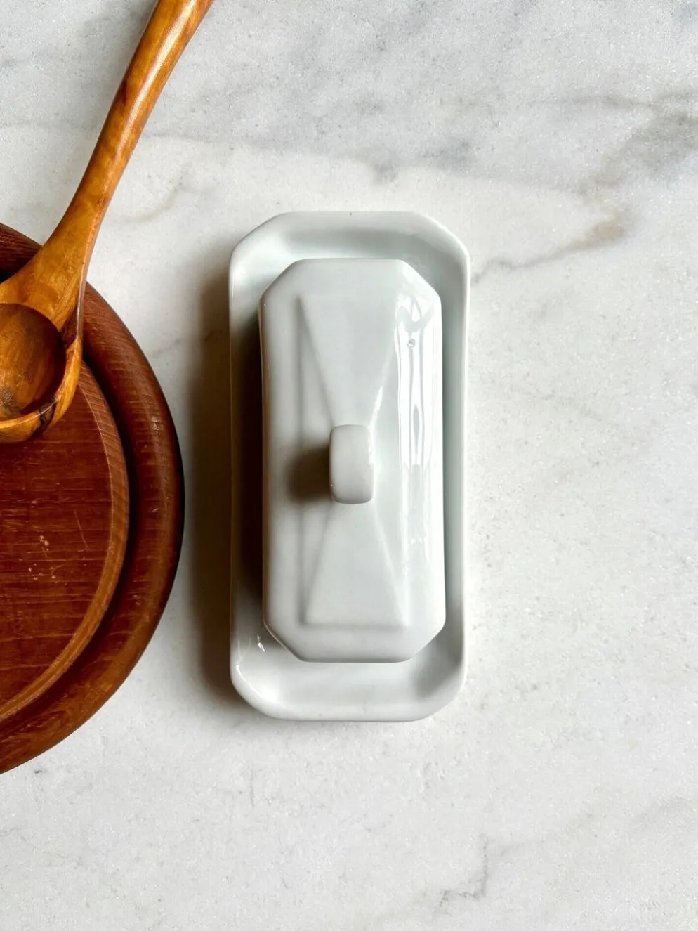 Beurrier Pillivuyt en porcelaine blanche