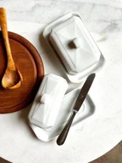 Beurrier Pillivuyt en porcelaine blanche