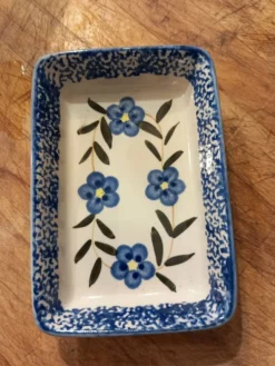 Beurrier/ravier rectangulaire ancien en céramique
