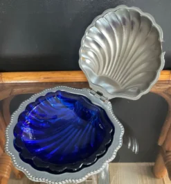 Beurrier vintage coquillage en inox et verre bleu