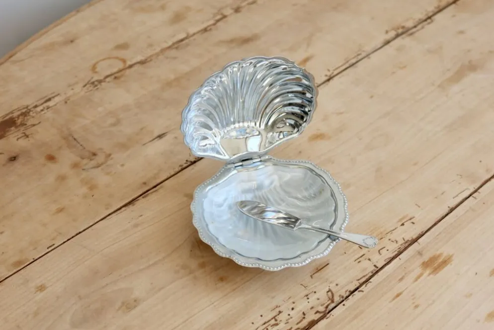 Beurrier vintage coquillage en métal argenté et verre avec couteau - Style